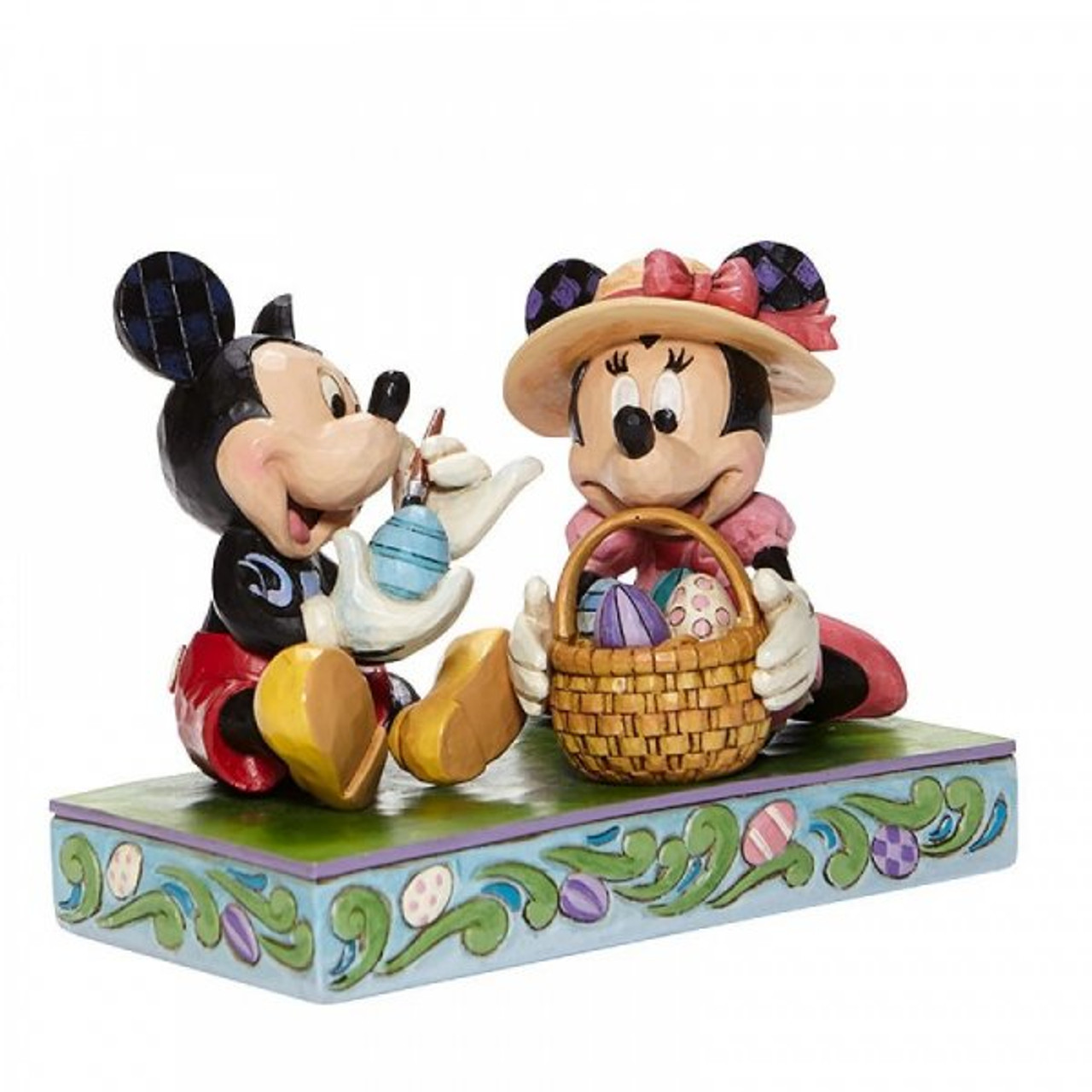 Mickey Mouse og Minnie maler påskeæg. Påske, Påskepynt, Påskeæg, påskeopyntning, påskeblomster, male æg, Disney påske, Disney påskepynt, Disney påskeæg, Mickey Mouse, Mickey mouse figur, Mickey Mouse samling, Mickey Mouse samler, Minnie Mopuse, Minnie Mouse figur, Minnie Mouse figurer, Minnie Mouse påkse, Minnie Mouse påske pynt, Disney Traditions Minnie Mouse, Disney Traditions Mickey Mouse, Disney figur, Disney figurer, alle Disney figurer, eventyrfigur, eventyrfigurer, eventyrlig figur, eventyrlige figurer, magisk figur, magiske figurer, Disney jul, Disney julepynt, Disney ornament, Disney juleophæng, Disney shop, Disney butik, Disney butikDK, Disney butik I Danmark, juletræspynt, jul, julepynt, juleophæng, julekugle, Disney julekugle, fra alle os til alle jer, Disney juleshow, højtid, julefigur, julefigurer, julegave, gaveide, Disney gave, Disney julegave, julepynt, en fortryllende jul, en magisk jul, Fra alle os til alle jer, Disney Juleshow, Disney juletræspynt, Disney firkløveren, Disney julekugler, Specielle julekugler, Billige julekugler, plastik julekugler, glas julekugler, Julekugle med tekst, små julekugler, jule kugler, glaskugler til ophæng, Disney samler, Disney samling, Disney samling, Disney samler, samling, samler, figurer, figur, tegnefilmsfigur, tegnefilmsfigurer, Tegneseriefigur, Disney porcelæn, Disneyland, Disneyland Paris, Disney produkter, Disney merchandise, Dansk Donaldist forening, DDFR,