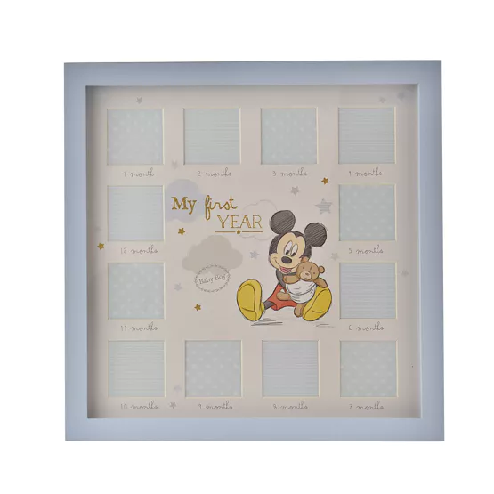 Mickey Fotoramme Mit Første År Blå, Magical Beginnings My First Year Frame - Mickey, Disney magical Moments, Mickey Mouse fotoramme, Mickey Mouse billederamme, Baby billederamme, Mine første år, Mine første år Disney, Baby første år, Gave til baby , Mickey Mouse Baby, Mickey Mouse figur, Mickey Mouse figurer, Micley Mouse samling, Disney figurer fra Andeby, baby artikler, Baby artikler Disney, Disney baby artikler, Disney baby produkter, Disney baby, Disney legetøj, Disney babyting, Disney børneværelse, Disney barn, barnedåbsgave, barnedåb, fødseslsgave, Disney baby collection, Disney børn, Disney Bamse, Disney Bamser, Disney børn, Barselsgave, Barsel, Babyshower, Disney borddækning, Disney service, Disney interior, Disney indretning, Disney hjem, Disney Home, Disney Bolig, Disney køkken, Disney kop, Disney krus, Disney figur, Disney figurer, alle Disney figurer, eventyrfigur, eventyrfigurer, eventyrlig figur, eventyrlige figurer, magisk figur, magiske figurer, Disney shop, Disney butik, Disney butikDK, Disney butik I Danmark, Disney indretning, Disney mode, fra alle os til alle jer, Disney skål, Disney tallerken, Disney termodunk, Disney termoflaske, Disney drikkedunk, Disney drikkeglas, Disney spisesæt, Disney køkkenredskaber, fra alle os til alle jer, Disney samler, Disney samling, Disney samling, Disney samler, samling, samler, figurer, figur, tegnefilmsfigur, tegnefilmsfigurer, Tegneseriefigur, Disney porcelæn, Disneyland, Disneyland Paris, Disney produkter, Disney merchandise, Dansk Donaldist forening, DDFR, Firkløveren, Firkløveren Disney, Firkløveren porcelæn, Disney firkløveren figurer, Disney figurer firkløveren