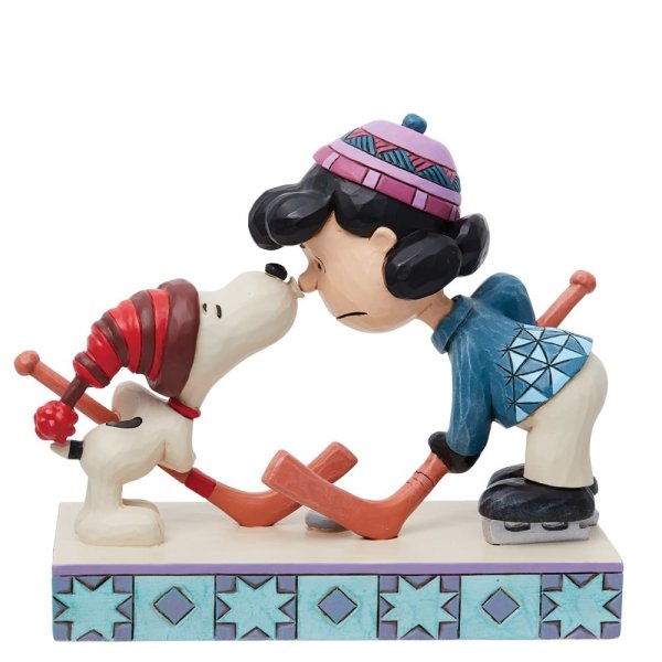 Snoopy og Lucy spiller ishockey, Snoppy figur, Nuser figur, Lucy figur, Jim Shore figur, Udstillingsfigur, julefigur, vinterfigur, radiserne figur, peanuts figur, Snoopy and Lucy Playing Hockey Figurine