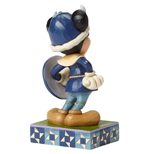 IM SHORE DISNEY TRADITIONS - MICKEY MOUSE - WELCOME TO NORWAY FIGURINE, Mickey Mouse velkommen til Norge, Mickey around the world, Mickey Mouse, Mickey Mouse figur, Udgået Jim Shore figur, Udgået figurer Disney Traditions, Micke Mouse som viking, Mickey mouse samling, Disney figur, Disney figurer, alle Disney figurer, eventyrfigur, eventyrfigurer, eventyrlig figur, eventyrlige figurer, magisk figur, magiske figurer, Disney shop, Disney butik, Disney butikDK, Disney butik I Danmark, Jim shore figur, Disney traditions figure, udstillingsfigur, Disney samlerobjekt, Disney Traditions by Jim Shore, Jim Shore, Disney samling, Disney samler, Jim Shore, Disney Traditions