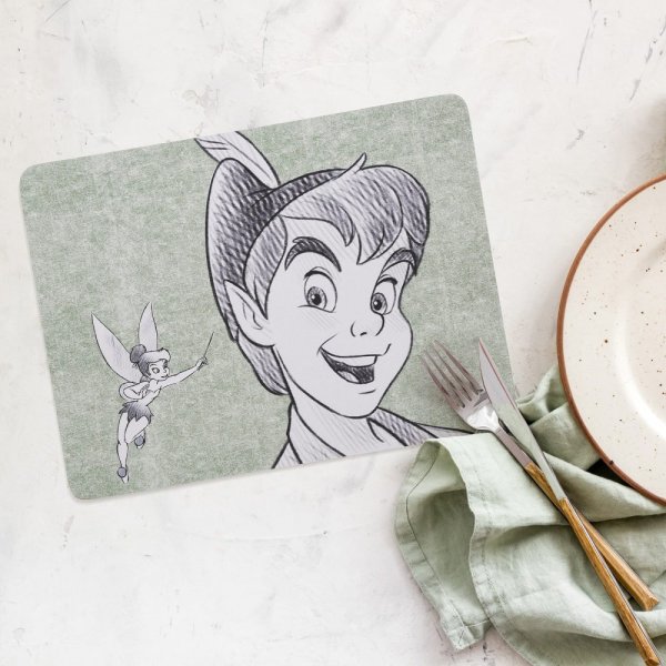 Peter Pan Dækserviet Sæt Af 4, A31830, Never Grow Up ( Peter Pan Placemats set of 4), Peter Pan dækservietter, Disney dækservietter, Peter Pan figur, Klokkeblomst, Peter Pan Boligindrtetning, Disney borddækning, Disney service, Disney interior, Disney indretning, Disney hjem, Disney Home, Disney Bolig, Disney køkken, Disney kop, Disney krus, Disney figur, Disney figurer, alle Disney figurer, eventyrfigur, eventyrfigurer, eventyrlig figur, eventyrlige figurer, magisk figur, magiske figurer, Disney shop, Disney butik, Disney butikDK, Disney butik I Danmark, Disney indretning, Disney mode