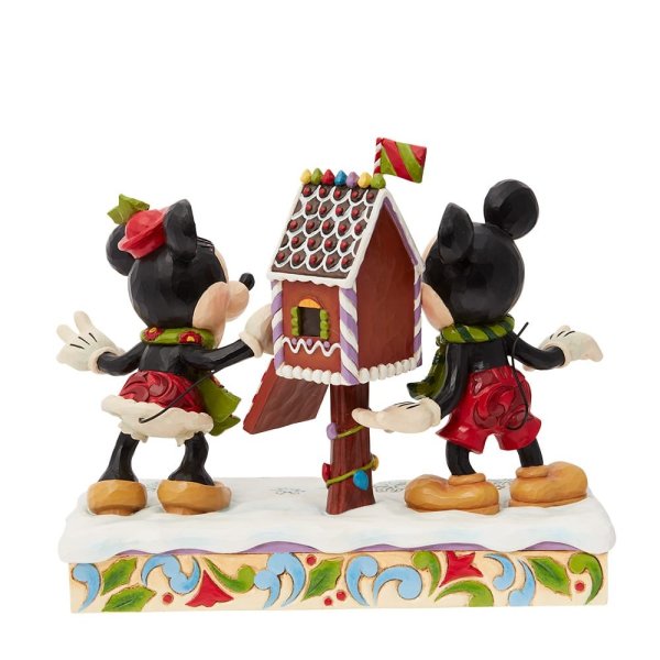 Mickey og Minnie sender brev, Disney 6015001, Disney figur, Disney figurer, alle Disney figurer, eventyrfigur, eventyrfigurer, eventyrlig figur, eventyrlige figurer, magisk figur, magiske figurer, Disney shop, Disney butik, Disney butikDK, Disney butik I Danmark, Jim shore figur, Disney traditions figure, udstillingsfigur, Disney samlerobjekt, Disney Traditions by Jim Shore, Jim Shore, Disney samling, Disney samler, Jim Shore, Disney Traditions, Disney magi, Fra alle os til alle jer, Mickey Mouse, Minnie Mouse, Mickey og Minnie, Mickey Mouse figur, Minnie Mouse figur, Disney jul, Disney Julepynt, Disney julefigur, Jim Shore Julefigur