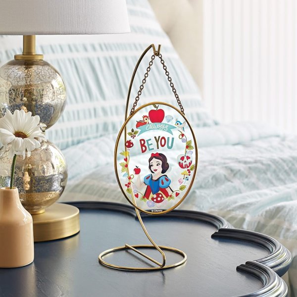 Snehvide Solhænger, Snehvide solfanger, Snow White Suncatcher by Disney Garden, 6014619, Disney snehvide, Brødrene Grimm Snehvide, Snehvide figur, Disney første film, Snehvide, Disney prinsesse, Disney prinsesser, Skovens dyr, Snhvide samler, Snehvide samling, Snehvide bolig, Disney prinsesse indretning, Disney figur, Disney figurer, alle Disney figurer, eventyrfigur, eventyrfigurer, eventyrlig figur, eventyrlige figurer, magisk figur, magiske figurer, , Disney shop, Disney butik, Disney butikDK, Disney butik I Danmark, Disney indretning, Disney mode, Disney Home, Disney Bolig, Disney interior, Disney, fra alle os til alle jer, Disney Home, Disney Bolig, Disney décor, Disney pynt, Disney magi, Disney samling, Disney samler, Disney ramme, Disney billederamme, Disney fotoramme, Disney lampe, Disney køkkenredskaber, Disney firkløveren, Disney film, Disney Klassiker, Disney firkløver, Disney fan, Disney fans, Disney elsker